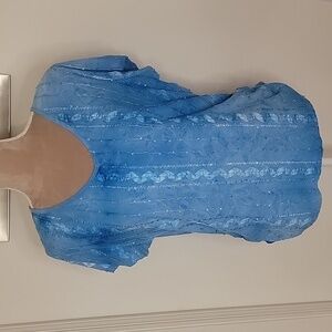 Sami & Jo, Size L Blue Short Sleeve, Sequin Accent, Ruched Sides, V-Neck, EUC